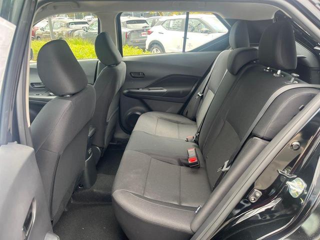 Photo of 2025 Super Black Nissan Kicks Play