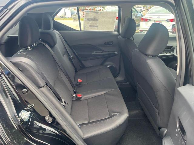 Photo of 2025 Super Black Nissan Kicks Play