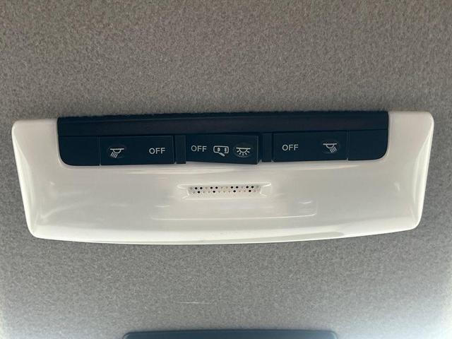 Photo of 2025 Super Black Nissan Kicks Play