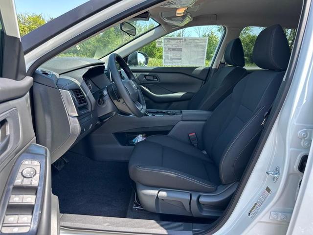 Photo of 2026 Glacier White Nissan Rogue