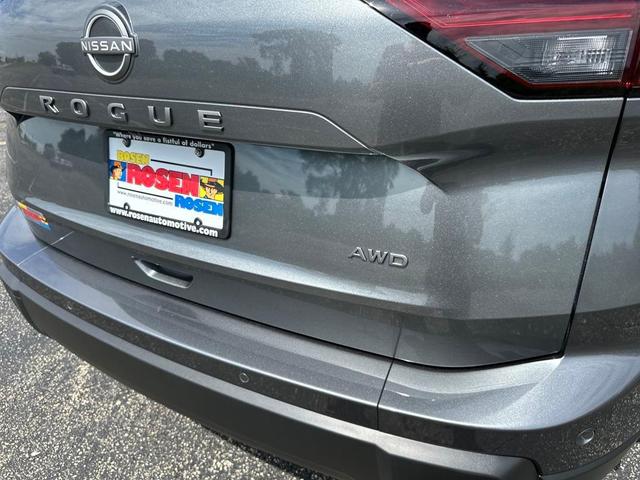 Photo of 2026 Gun Metallic Nissan Rogue