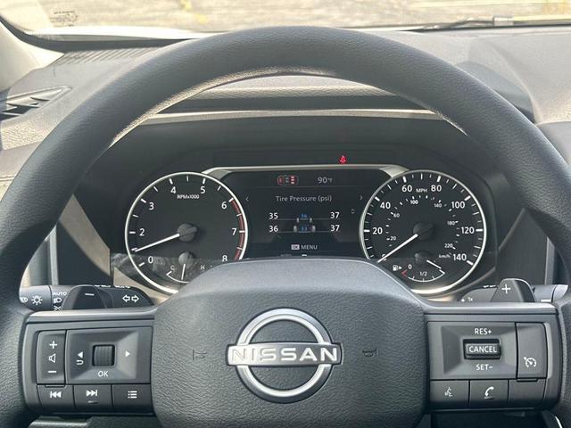 Photo of 2026 Glacier White Nissan Rogue