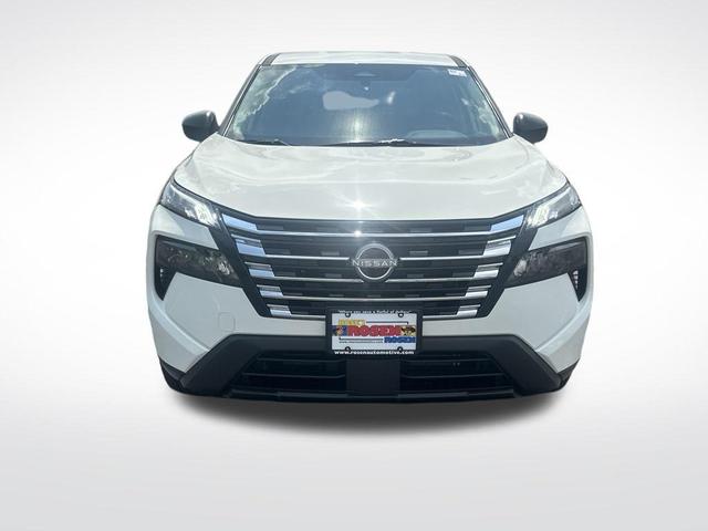Photo of 2026 Glacier White Nissan Rogue