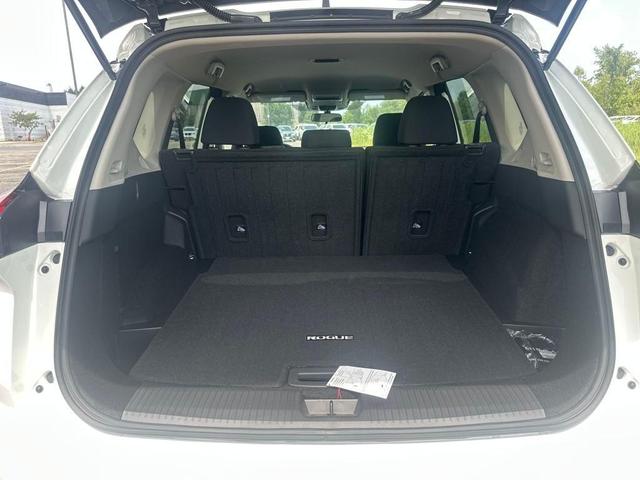 Photo of 2026 Glacier White Nissan Rogue