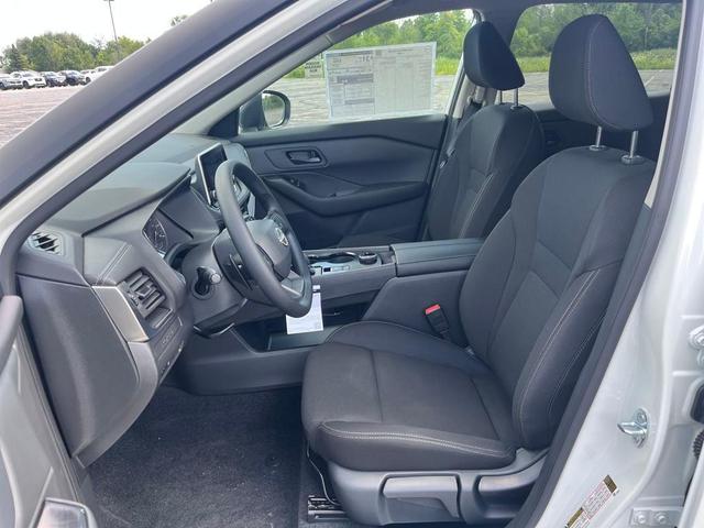 Photo of 2026 Glacier White Nissan Rogue