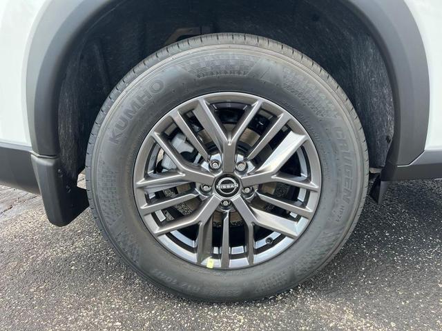 Photo of 2026 Glacier White Nissan Rogue