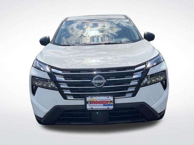 Photo of 2026 Glacier White Nissan Rogue