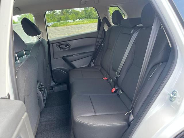 Photo of 2026 Glacier White Nissan Rogue