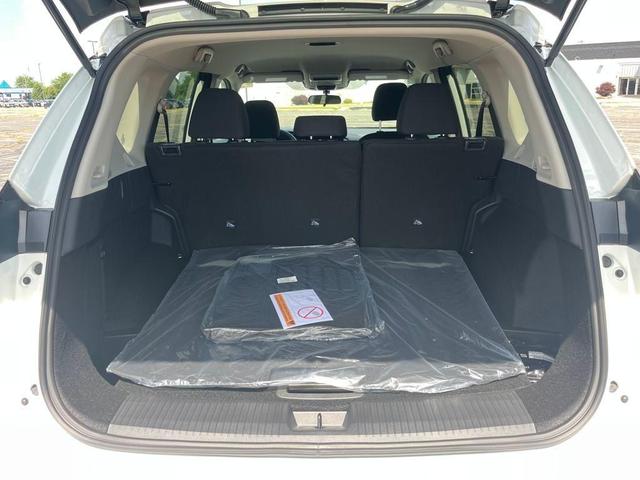 Photo of 2026 Glacier White Nissan Rogue