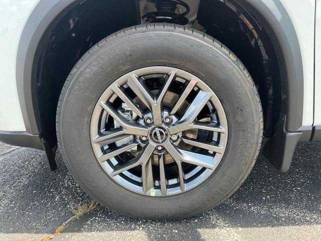 Photo of 2026 Glacier White Nissan Rogue
