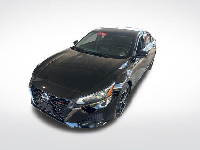 Photo of 2025 Black Nissan Altima