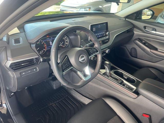 Photo of 2025 Black Nissan Altima