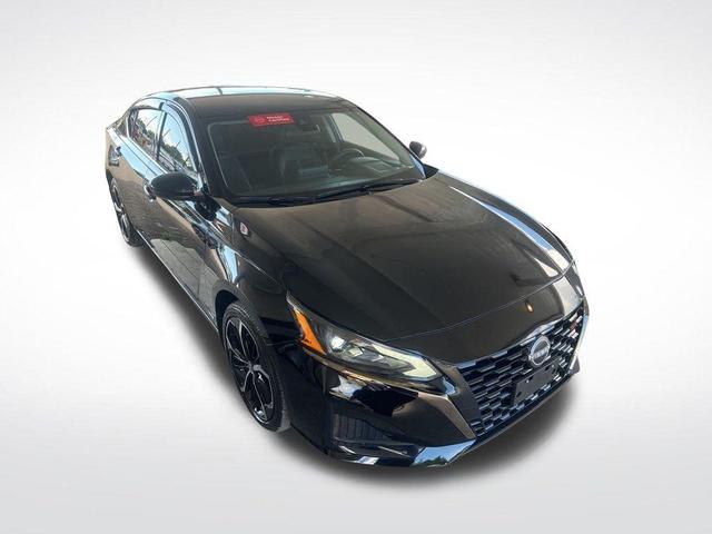 Photo of 2025 Black Nissan Altima