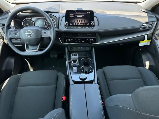 Photo of 2026 Glacier White Nissan Rogue