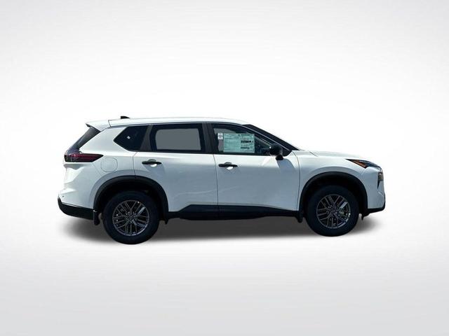 Photo of 2026 Glacier White Nissan Rogue