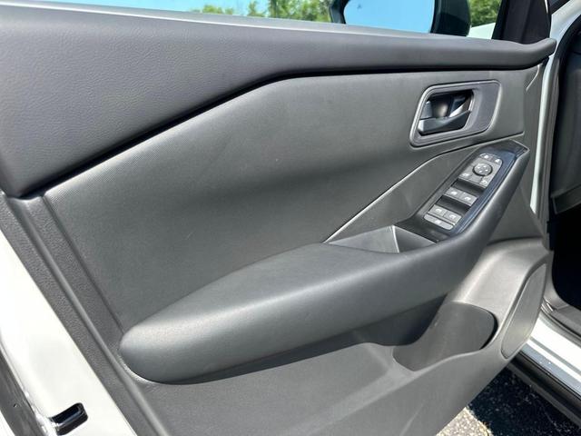 Photo of 2026 Glacier White Nissan Rogue