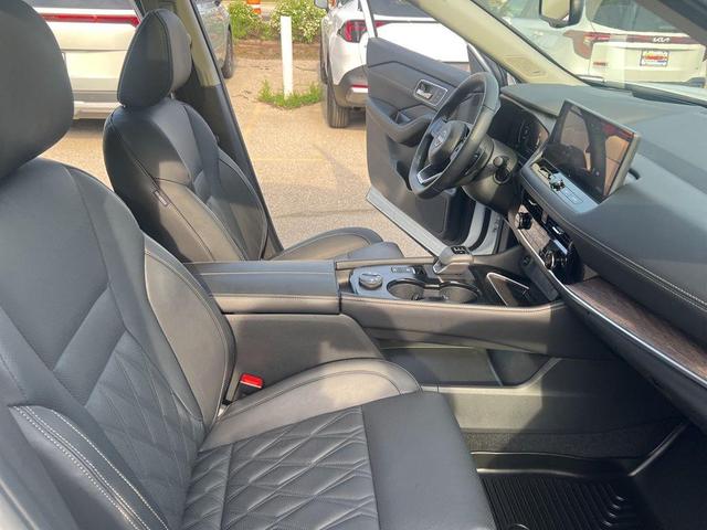 Photo of 2024 Everest White P Nissan Rogue