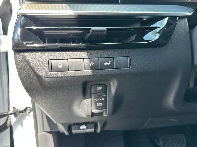 Photo of 2025 Everest White P Nissan Murano