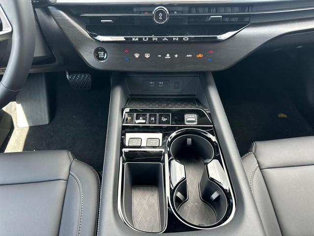 Photo of 2025 Everest White P Nissan Murano