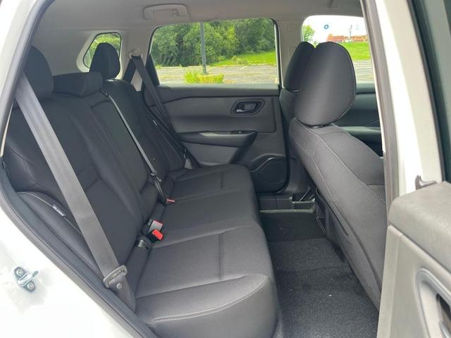 Photo of 2026 Glacier White Nissan Rogue