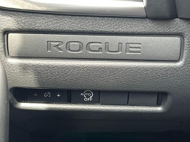 Photo of 2026 Glacier White Nissan Rogue