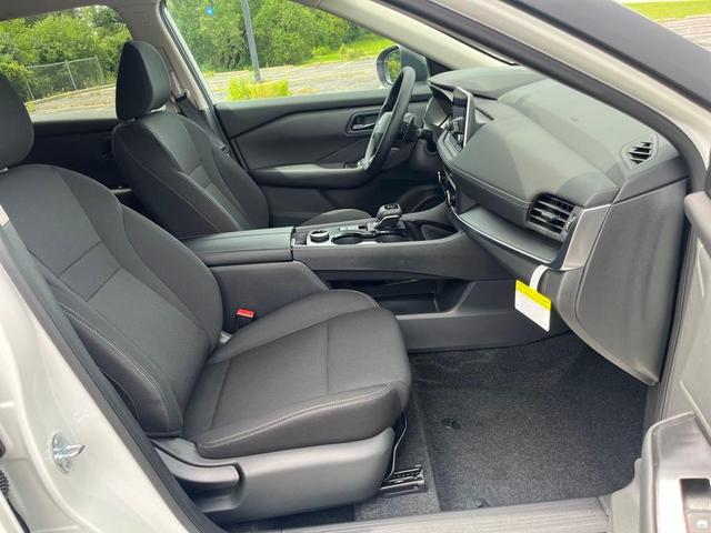 Photo of 2026 Glacier White Nissan Rogue