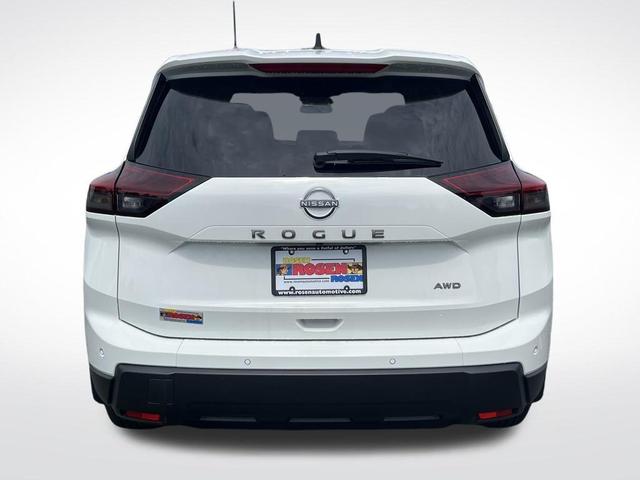 Photo of 2026 Glacier White Nissan Rogue