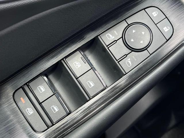 Photo of 2026 Glacier White Nissan Rogue