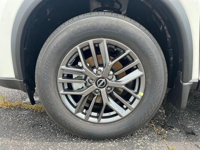 Photo of 2026 Glacier White Nissan Rogue