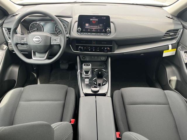 Photo of 2026 Glacier White Nissan Rogue