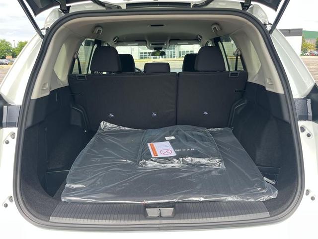 Photo of 2026 Glacier White Nissan Rogue