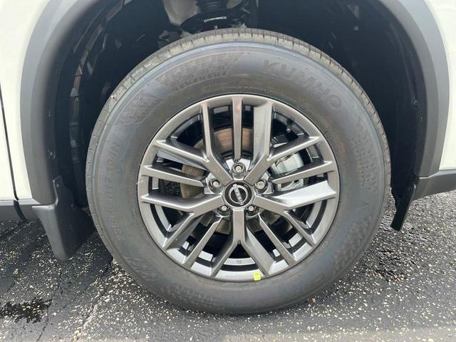 Photo of 2026 Glacier White Nissan Rogue