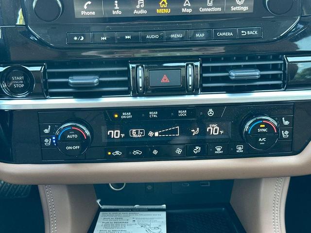 Photo of 2025 White / Black Nissan Pathfinder