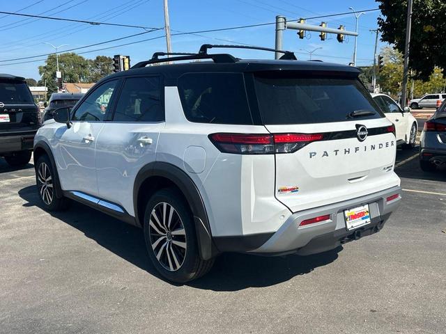 Photo of 2025 White / Black Nissan Pathfinder