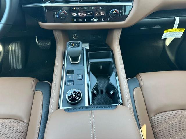 Photo of 2025 White / Black Nissan Pathfinder