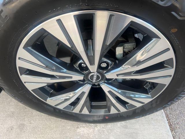 Photo of 2023 Gun Metallic Nissan Rogue
