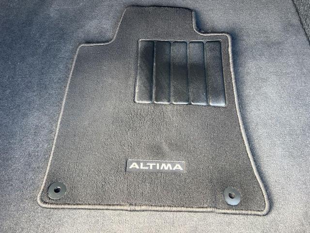 Photo of 2023 Garnet Pearl Nissan Altima
