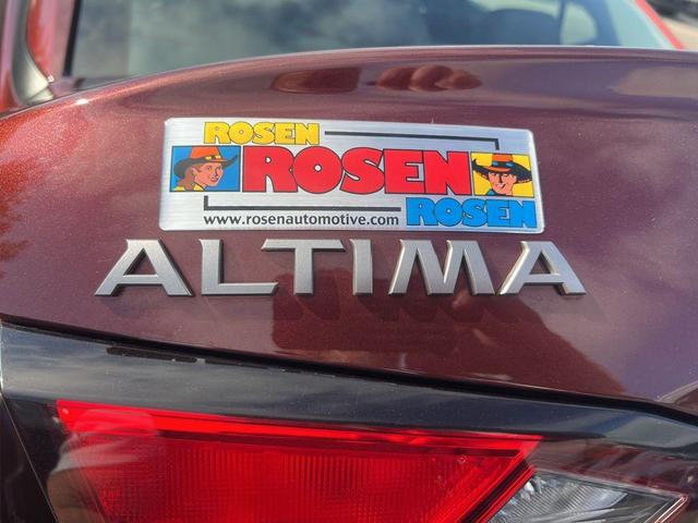 Photo of 2023 Garnet Pearl Nissan Altima