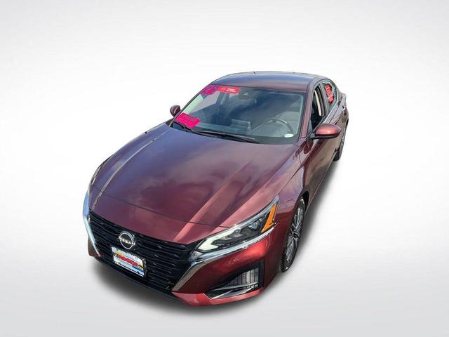 Photo of 2023 Garnet Pearl Nissan Altima