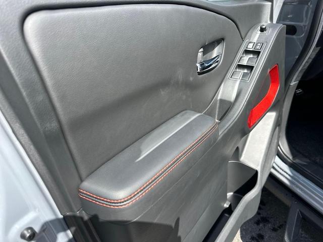Photo of 2025 Boulder Gray Metallic Nissan Frontier