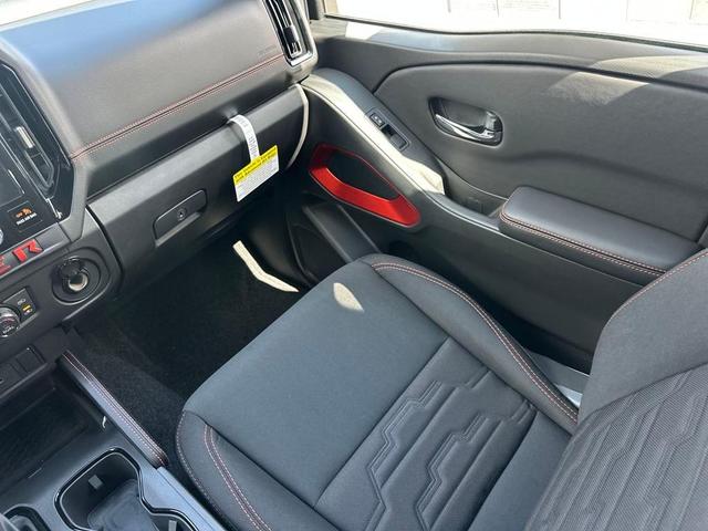 Photo of 2025 Boulder Gray Metallic Nissan Frontier