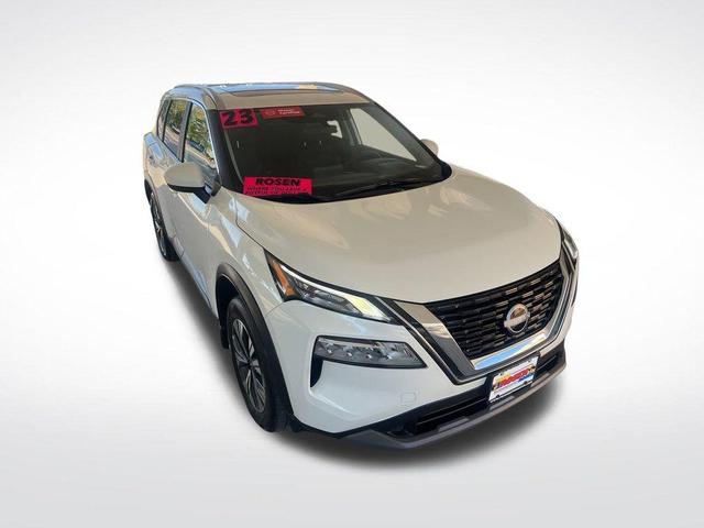 Photo of 2023 White Nissan Rogue