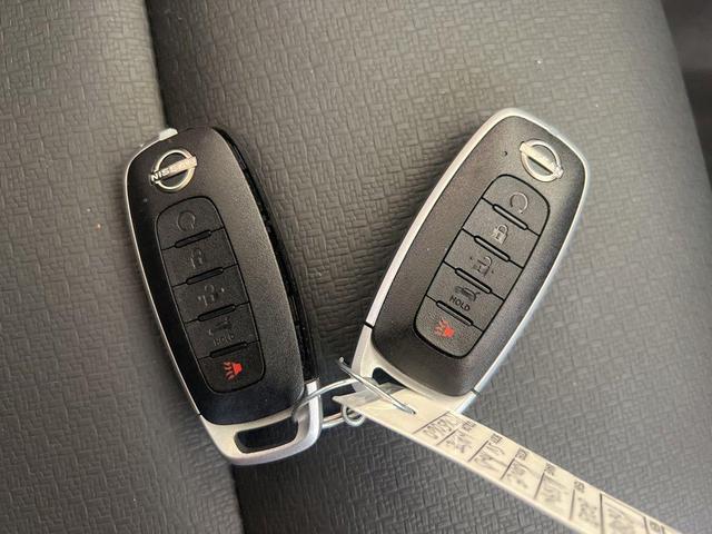 Photo of 2023 White Nissan Rogue