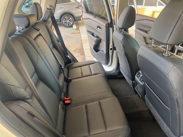 Photo of 2023 White Nissan Rogue