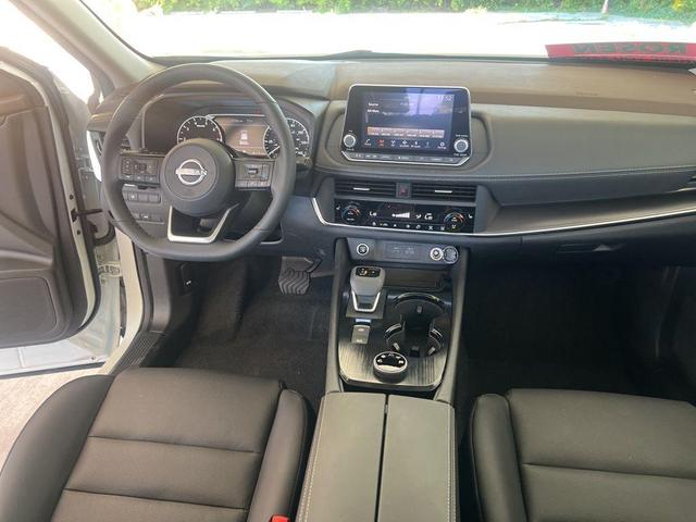 Photo of 2023 White Nissan Rogue