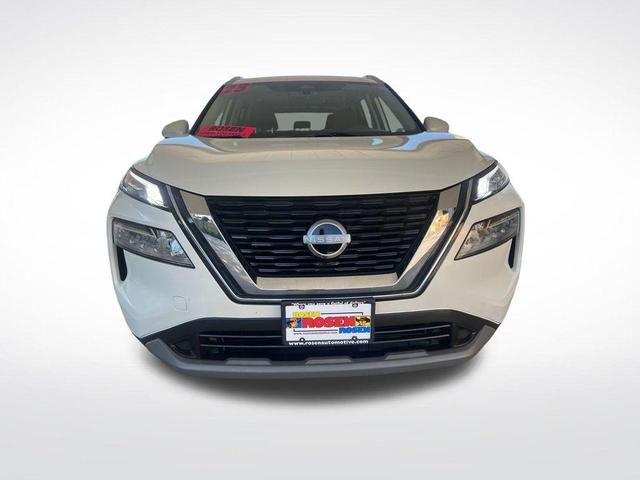 Photo of 2023 White Nissan Rogue
