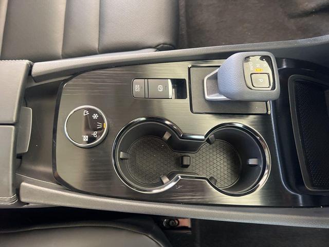 Photo of 2023 White Nissan Rogue