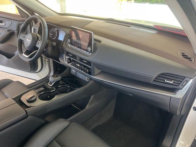 Photo of 2023 White Nissan Rogue