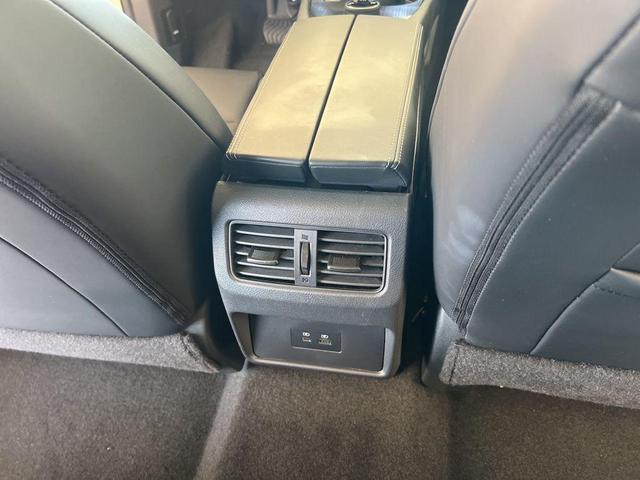 Photo of 2023 White Nissan Rogue