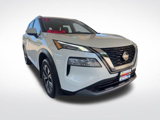 Photo of 2023 White Nissan Rogue